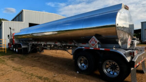 Tanker Trailer BobTail Tanker Polishing